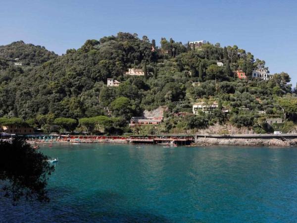 LEremoRifugio escursionistico10 min steep walk : photo 6 de la chambre chambre triple avec salle de bains privative