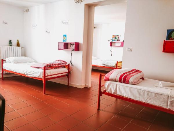 Hostel Il Nosadillo - Bologna : photo 4 de la chambre lit dans dortoir féminin de 5 lits 