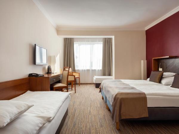 Hotel Eger & Park : photo 3 de la chambre chambre double standard avec lit d'appoint