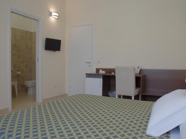 Residence Masseria Santa Lucia : photo 2 de la chambre chambre quadruple