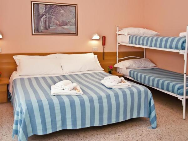 Hotel Staccoli : photo 3 de la chambre chambre quadruple