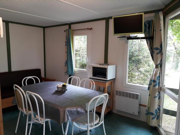 Les Chalets d'Argentouleau : photo 7 de la chambre bungalow 2 chambres + 2 salles de bains (6 adultes)
