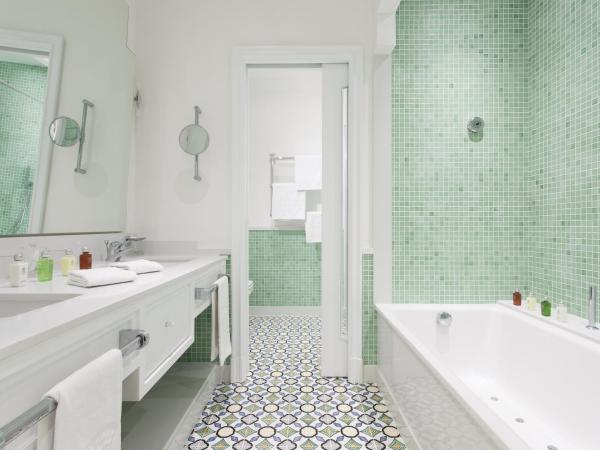 Grand Hotel Ambasciatori : photo 6 de la chambre suite signature avec bain à remous et vue sur mer