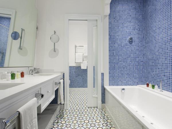 Grand Hotel Ambasciatori : photo 5 de la chambre suite signature avec bain à remous et vue sur mer