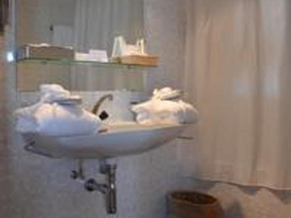 Hotel Regina Terme : photo 6 de la chambre chambre double standard avec balcon et vue sur la montagne