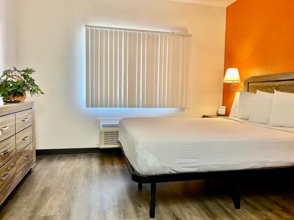 Siegel Select Las Vegas Boulevard : photo 2 de la chambre suite lit queen-size