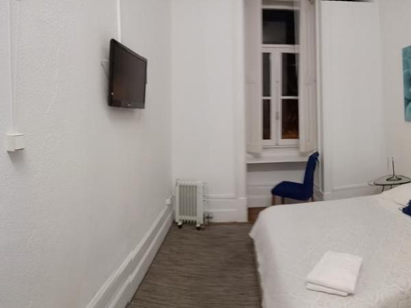 WW Hostel & Suites : photo 8 de la chambre chambre double avec salle de bains privative