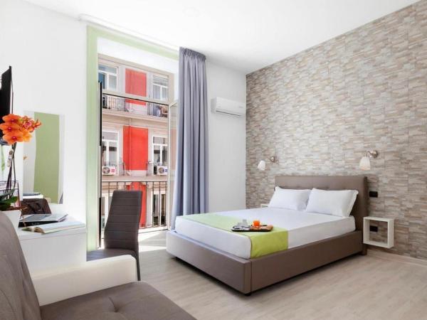 Rainbow Napoli : photo 1 de la chambre chambre double avec balcon