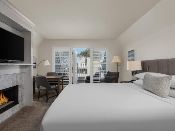 L'Auberge Del Mar Resort and Spa : photo 1 de la chambre chambre lit king-size avec cheminée - vue partielle sur côte
