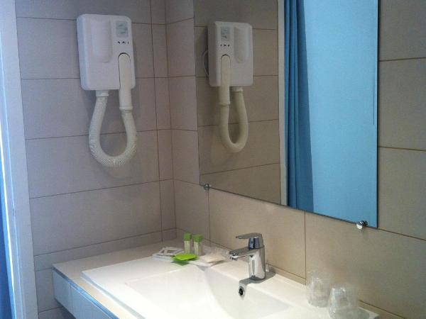 Hôtel Le Compostelle : photo 5 de la chambre chambre lits jumeaux