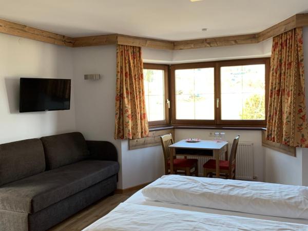 Sporthotel Schieferle : photo 1 de la chambre chambre triple avec balcon