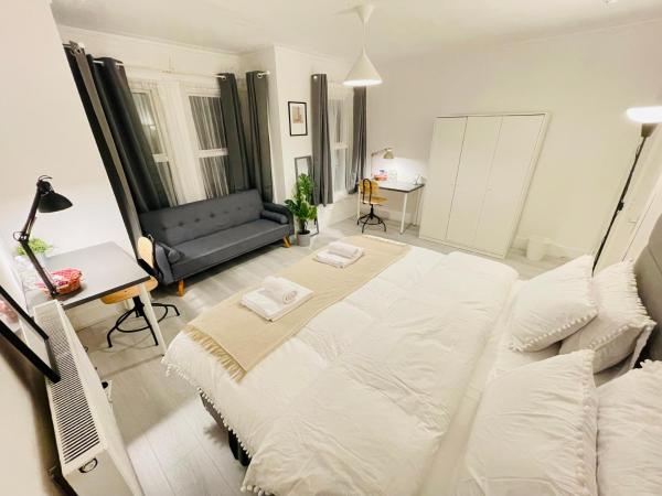 Leytonstone House - SleepyLodge : photo 4 de la chambre chambre triple basique avec salle de bains commune