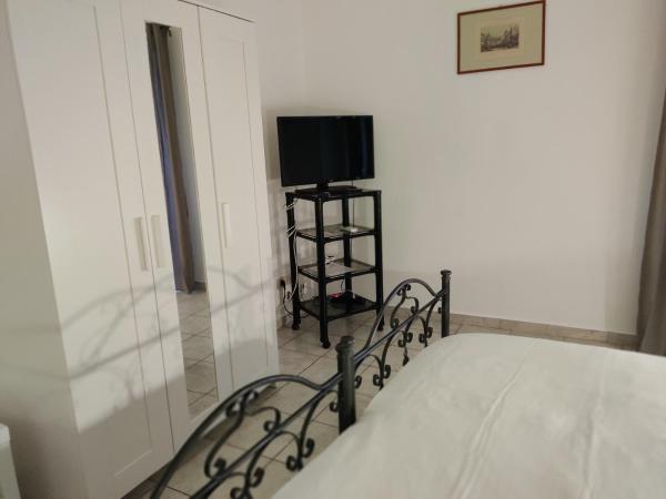 Crispi Accomodation : photo 7 de la chambre grande chambre double ou lits jumeaux