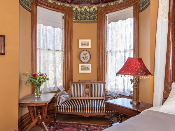 Chateau Tivoli Bed and Breakfast : photo 2 de la chambre chambre lit queen-size deluxe