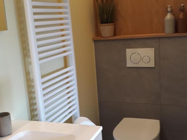 B&B Valant : photo 4 de la chambre chambre familiale avec salle de bains privative