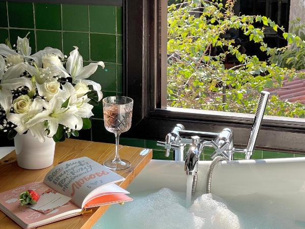 Casa Sur Antalya : photo 8 de la chambre romantic room with bathtub