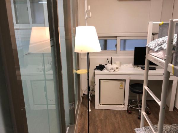 Hostel Metro : photo 7 de la chambre chambre lits jumeaux avec salle de bains privative