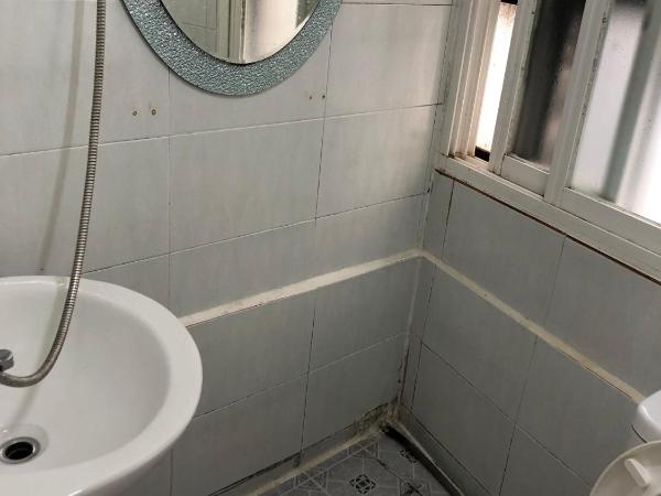 Hostel Metro : photo 6 de la chambre chambre lits jumeaux avec salle de bains privative