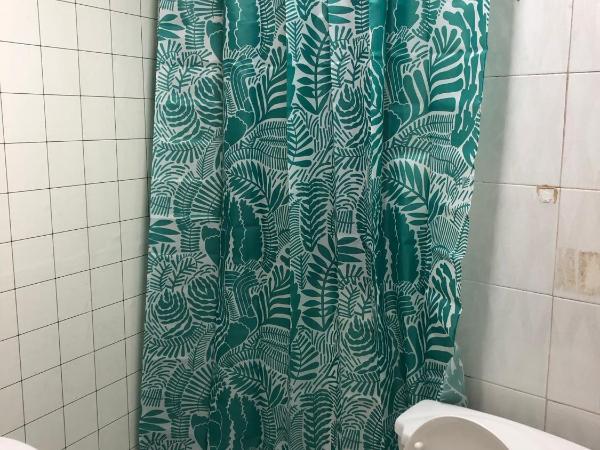 Hostel Metro : photo 2 de la chambre chambre double avec salle de bains privative