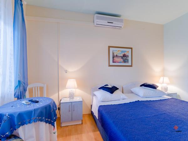 Guesthouse Rooms Split : photo 7 de la chambre chambre lit king-size