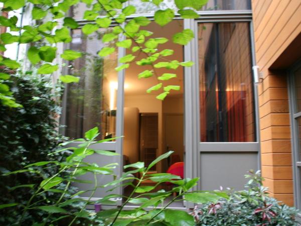 BXLROOM Guesthouse : photo 6 de la chambre chambre double avec balcon