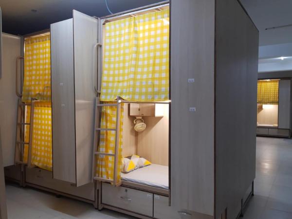 Abuzz Oxfordcaps ShahpurJaat Delhi : photo 4 de la chambre lit superposé dans dortoir pour femmes 