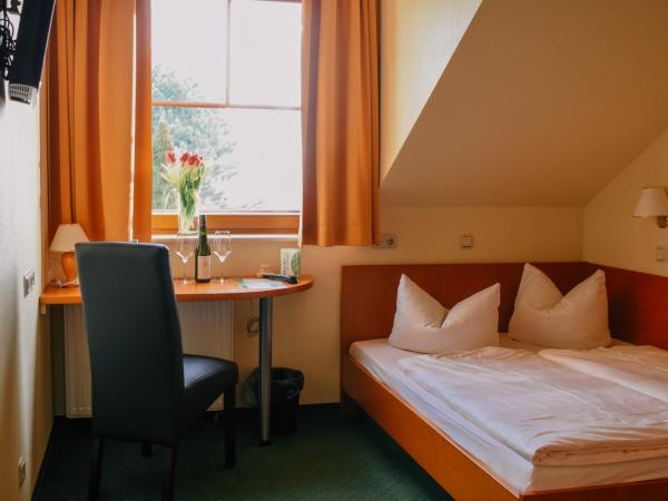 Landhotel Dresden : photo 2 de la chambre chambre double lit queen size
