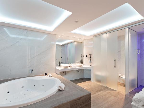 Grupotel Mayorazgo : photo 4 de la chambre chambre double deluxe avec jacuzzi