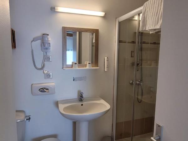 Le Relais du Valois Cognac Centre : photo 7 de la chambre chambre double