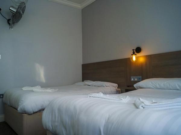 Plaza Hotel : photo 5 de la chambre chambre quadruple