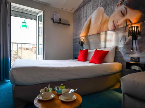 Hôtel Le Bord'O Vieux Port : photo 5 de la chambre chambre double supérieure avec canapé-lit