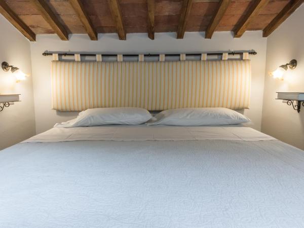 I Terzi Di Siena - Rooms Only : photo 7 de la chambre chambre double ou lits jumeaux avec salle de bains privative externe