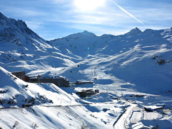 Hôtel Club mmv Les Arolles **** : photo 2 de la chambre chambre double - vue sur montagne