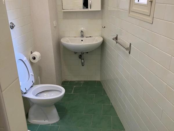 B&B Rosy : photo 4 de la chambre chambre triple avec salle de bains privative séparée