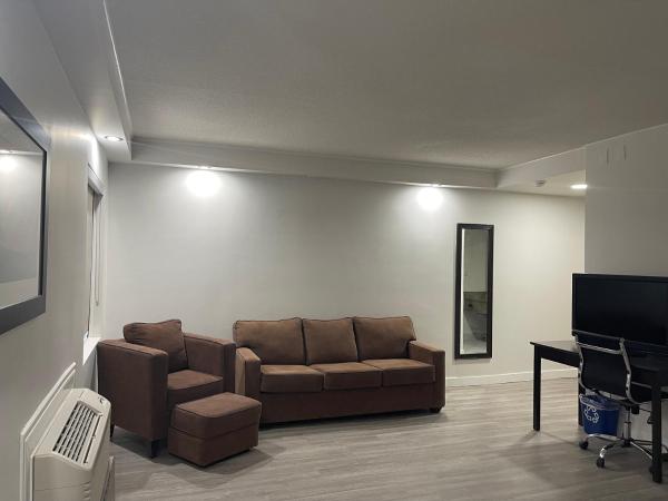 Radisson Hotel & Conference Centre West Edmonton : photo 4 de la chambre suite lit queen-size avec canapé-lit - non-fumeurs