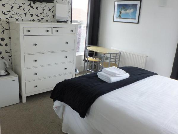 Grove Guest House : photo 10 de la chambre chambre double avec salle de bains privative