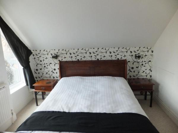 Grove Guest House : photo 4 de la chambre chambre double avec salle de bains privative