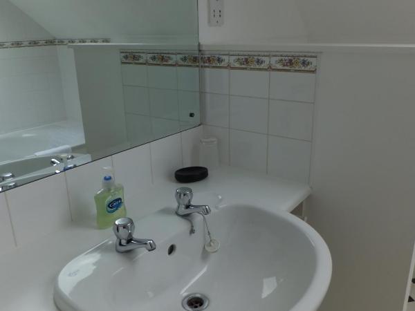Grove Guest House : photo 2 de la chambre chambre double avec salle de bains privative