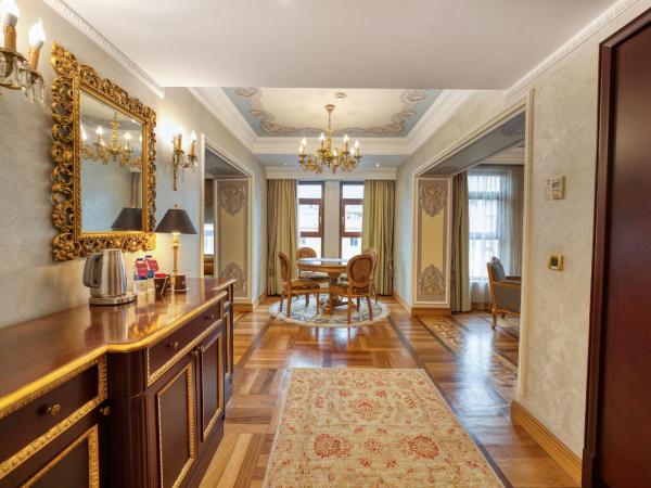 Crowne Plaza Istanbul - Old City, an IHG Hotel : photo 2 de la chambre suite 1 chambre lit king-size - non-fumeurs