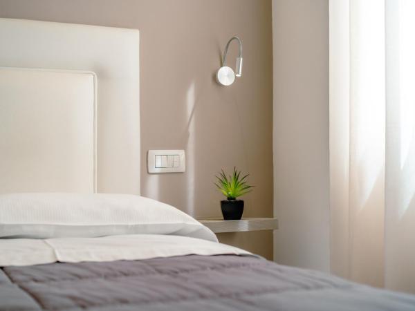 Hotel Bruman Salerno : photo 10 de la chambre chambre double