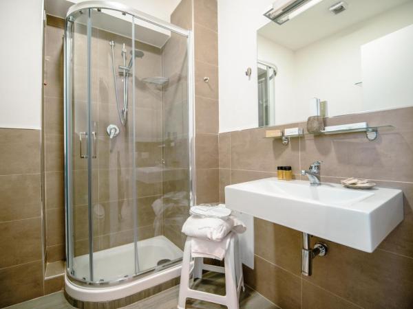 Hotel Bruman Salerno : photo 9 de la chambre chambre triple