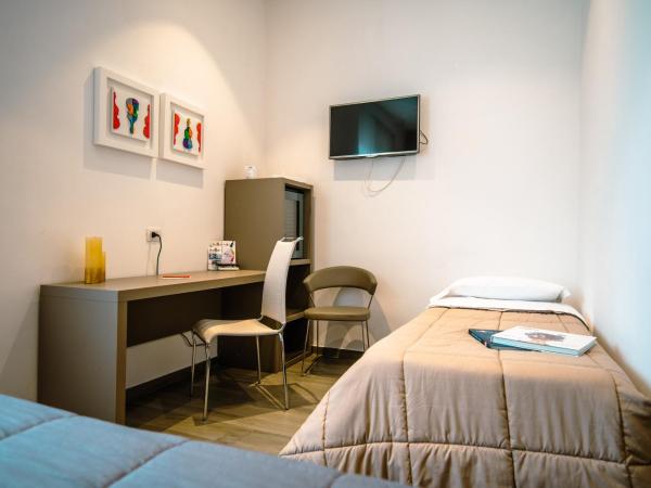 Hotel Bruman Salerno : photo 5 de la chambre chambre triple