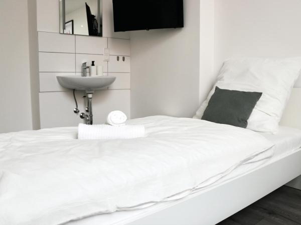 Schlafkonzept Hannover : photo 2 de la chambre chambre triple avec salle de bains commune