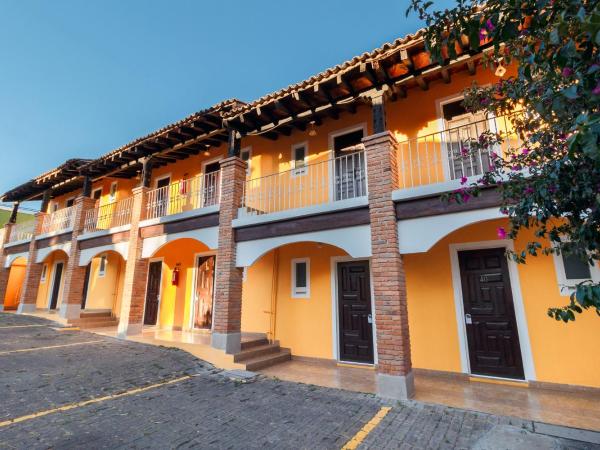 Hotel Hacienda Montesinos : photo 5 de la chambre chambre triple