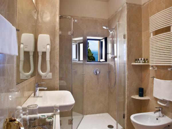 Hotel Villa Belvedere : photo 4 de la chambre chambre double ou lits jumeaux avec balcon - vue sur mer