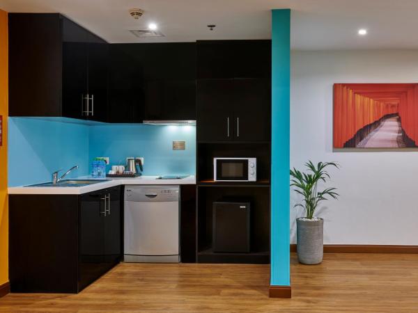 Ramada Hotel, Suites and Apartments by Wyndham Dubai JBR : photo 5 de la chambre appartement 2 chambres avec accessoires de plage et 25 % de crédit nourriture et boissons et spa