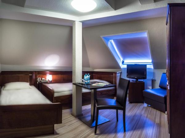 Hotel am Wilhelmsplatz : photo 2 de la chambre chambre lits jumeaux