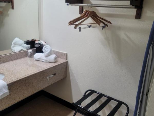 Econo Lodge Inn & Suites Downtown San Antonio Riverwalk Area : photo 2 de la chambre chambre standard avec 2 lits queen-size - non-fumeurs