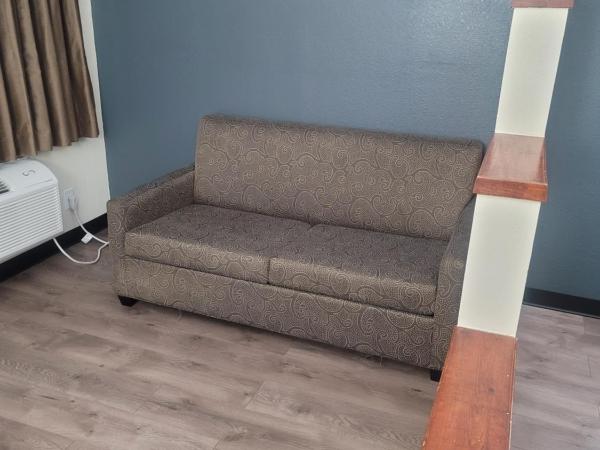 Econo Lodge Inn & Suites Downtown San Antonio Riverwalk Area : photo 1 de la chambre suite lit king-size - non-fumeurs