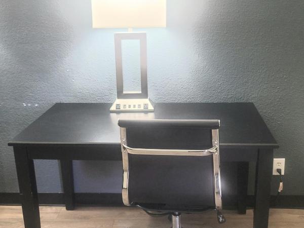 Econo Lodge Inn & Suites Downtown San Antonio Riverwalk Area : photo 6 de la chambre suite lit king-size - non-fumeurs